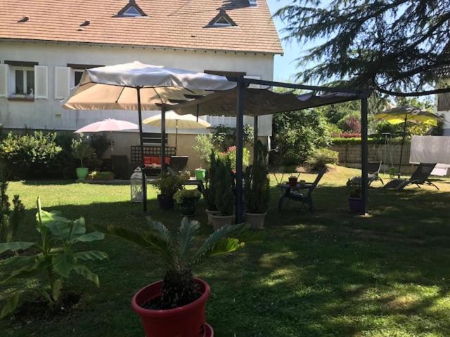 Clos Du Bourg Bed & Breakfast Saint-Cyr-en-Val Exterior photo