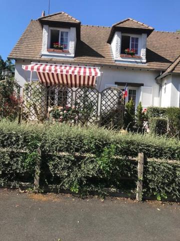 Clos Du Bourg Bed & Breakfast Saint-Cyr-en-Val Exterior photo